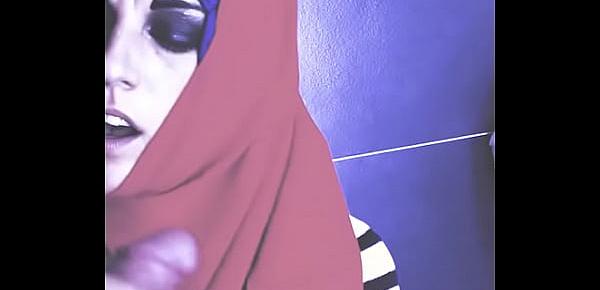 Inès jeune marocaine en hijab suce et se fait défoncer